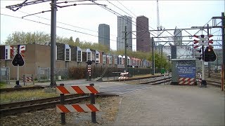 Spoorwegovergang Den Haag Centraal  Dutch Railroad Crossing