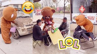 Funny Brown Bear Handing Out Leaflets | Funny Troll - Funny Pranks 2021 |Douyin Tik Tok