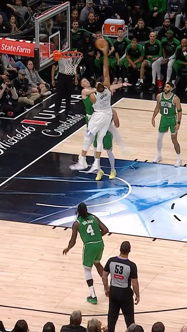 Gobert with the rebound and the JAM!
