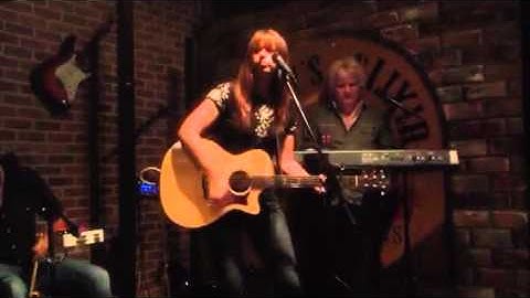 Alias Julius Performs at Ruby