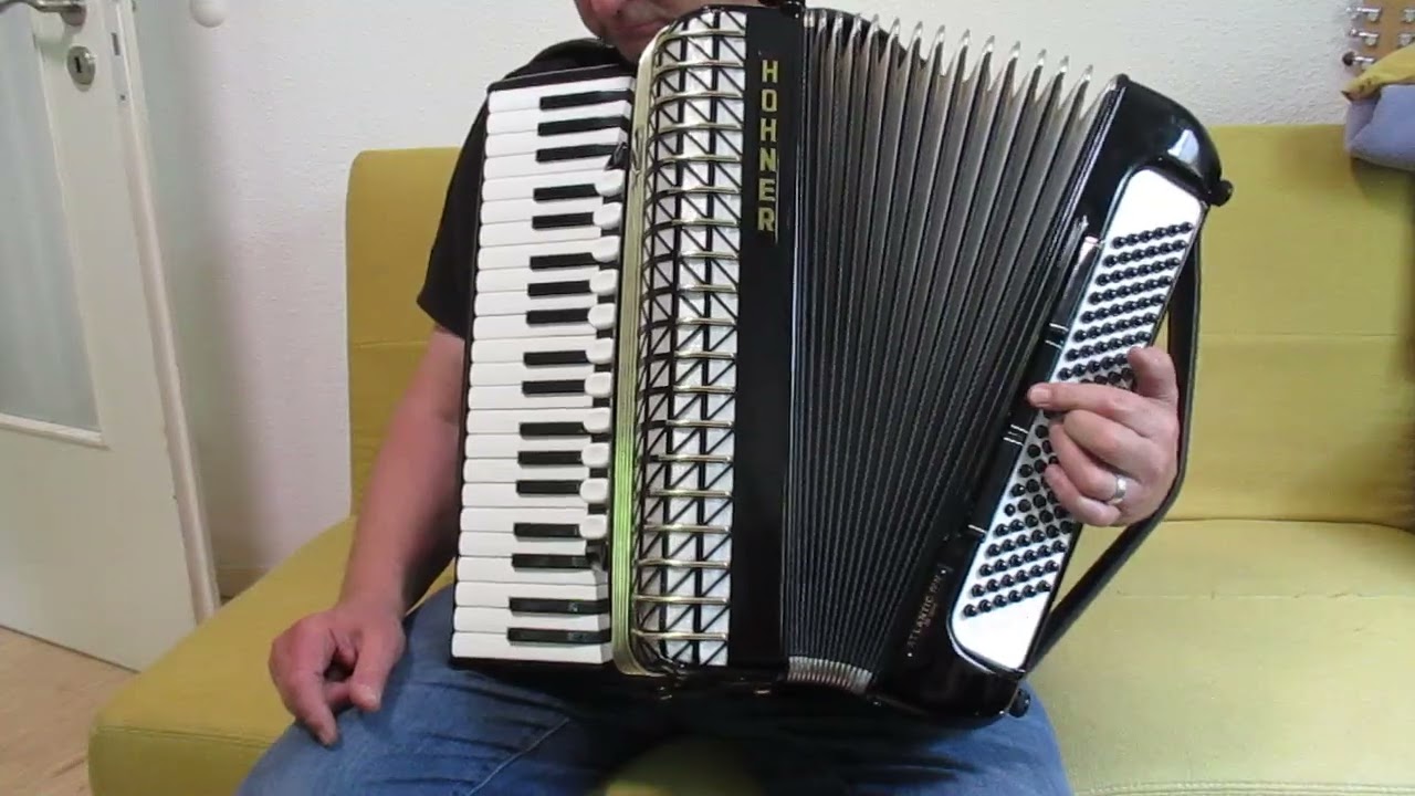 Hohner Atlantic iv n de luxe mint - YouTube