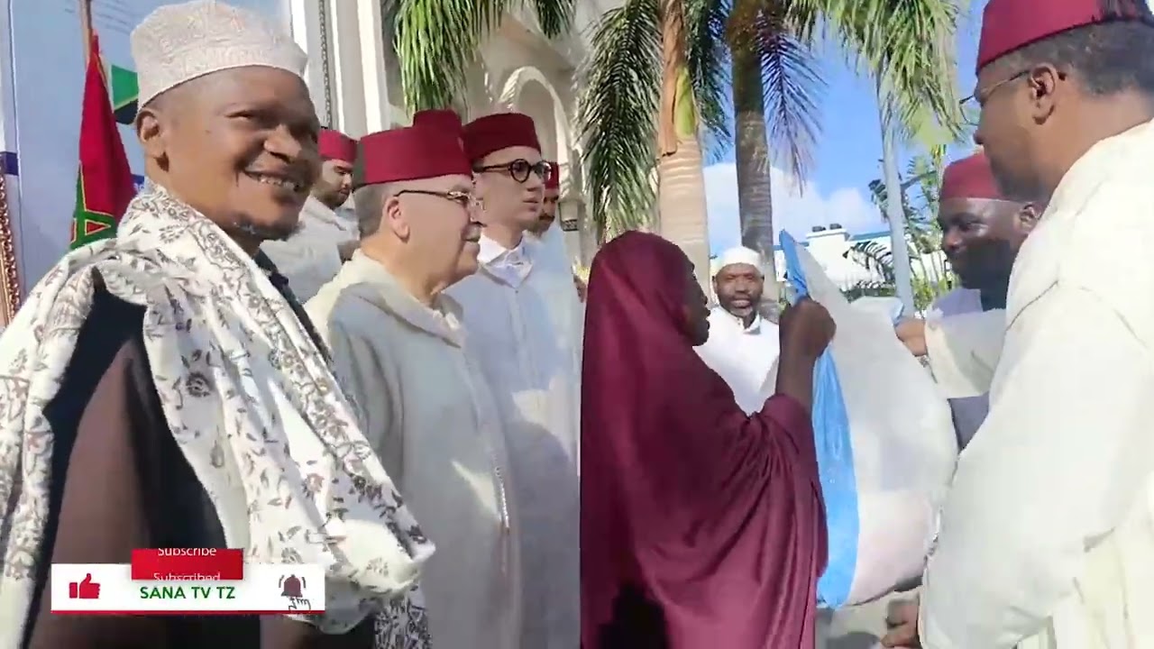 MUFTI WA TANZANIA AKITOA ZAWADI YA FUTARI KUTOKA KWA MOHAMED WA SITA WA MOROKO BAKWATA MAKAO MAKUU