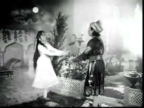 Ek chameli ke mandve tale ChaCha Cha HelenChandrashekhar Rafi  Asha Makhdum Mohiuddin Iqbal Qureshi