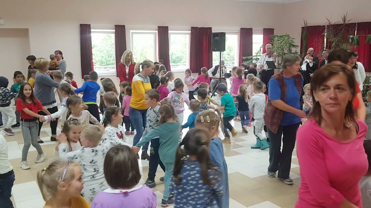 Három lábú görbe szèk