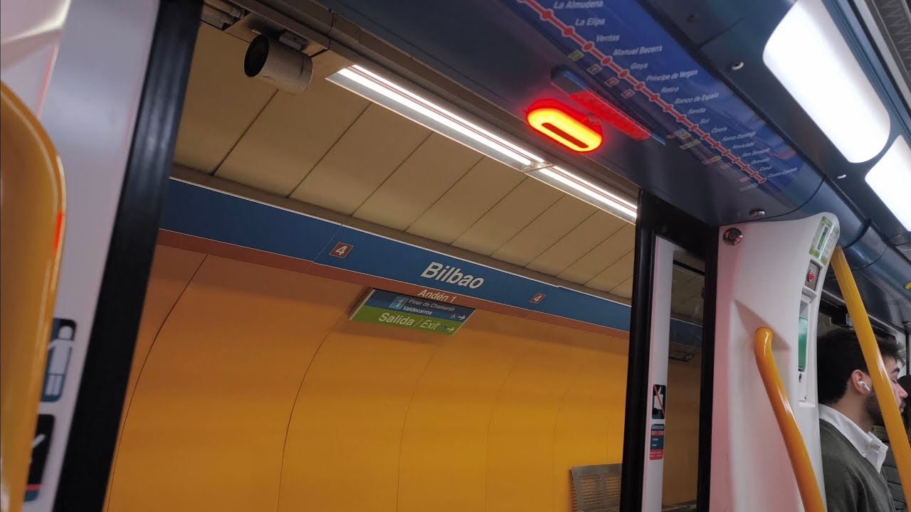 Serie 3000 2ª L4 entre Bilbao y San Bernardo @ Metro de Madrid