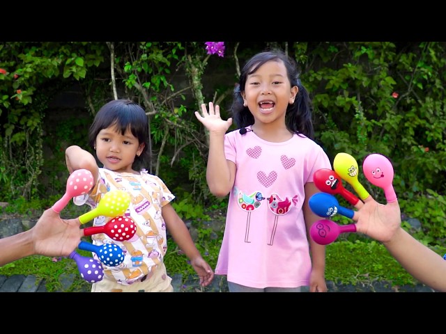 Keysha Bermain Air Dalam Balon Bernyanyi Finger Family Song Nursery Rhymes Learn Color With Balloons class=