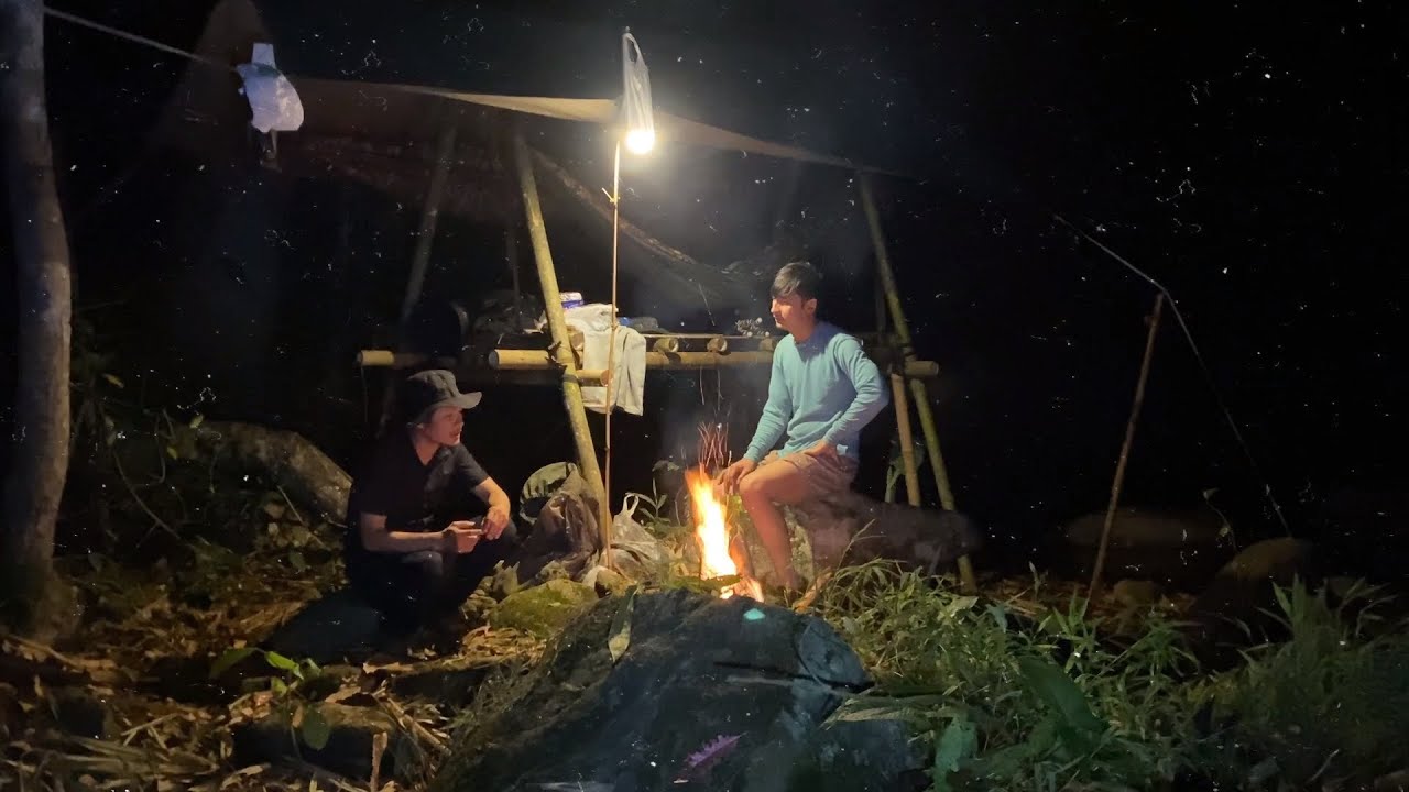 กลับมาตรวจดูสภาพที่พักหลังจากเกิดไฟป่าต่อเนื่องหลายวัน 