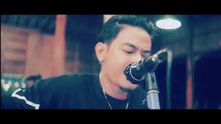Download Lagu SESUATU DI BALIK HUJAN _ STINKY COVER AKUSTIK LIVE @MITOLOGI_DJAMPEE MP3