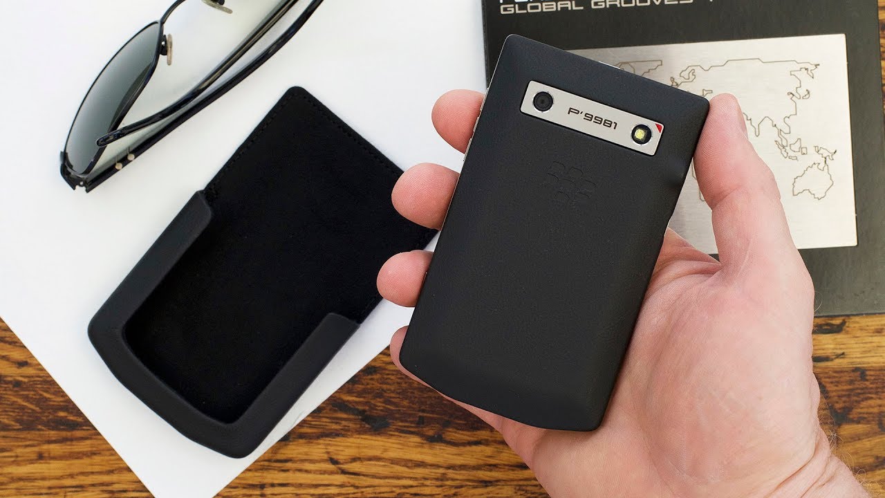 Фирменный чехол для BlackBerry P'9981 Porsche Design