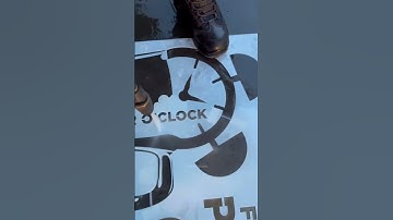 "Deze slimme straatadvertentie verschijnt door de stoep schoon te maken"