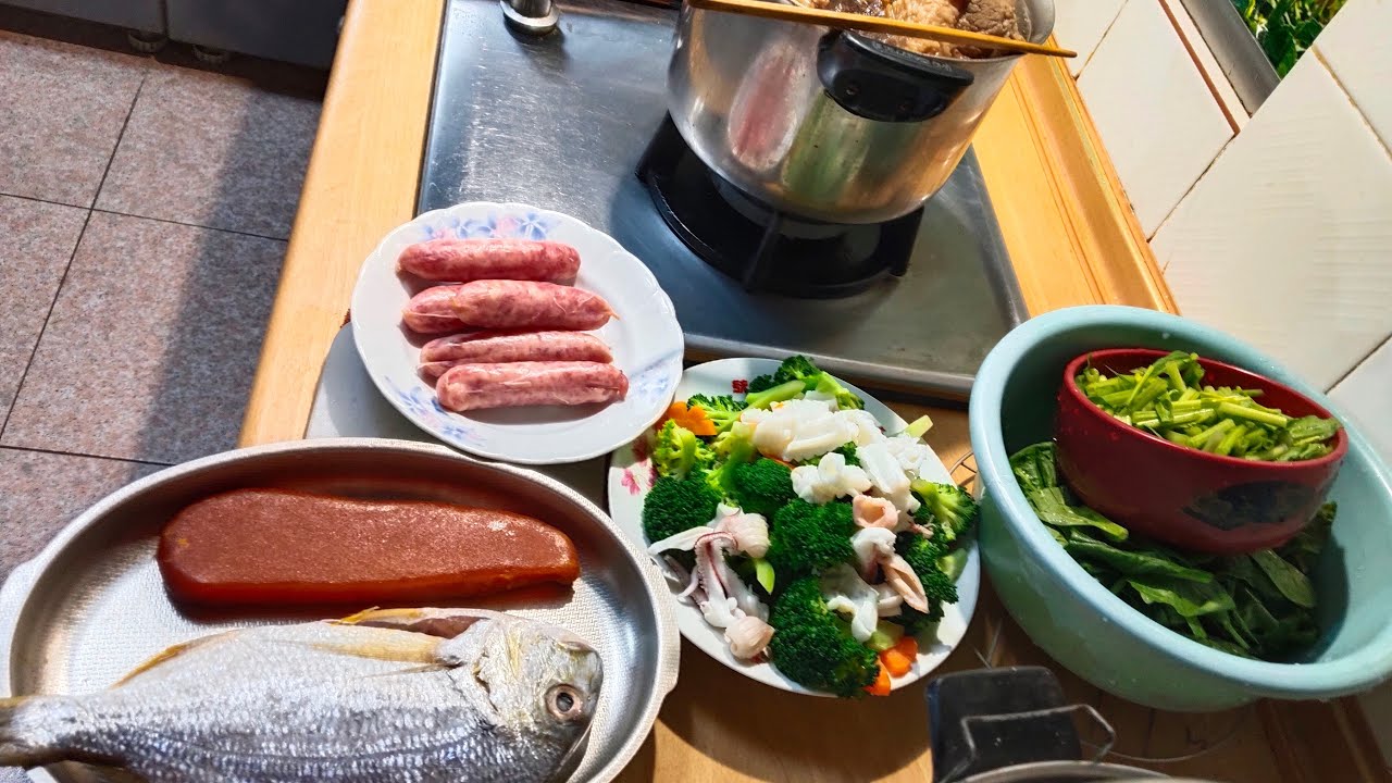 PAGI PAGI SIBUK MASAK UNTUK SEMBAYANGAN