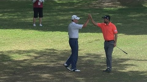 Steve Stricker dunks his approach on No. 10 at Sony Open