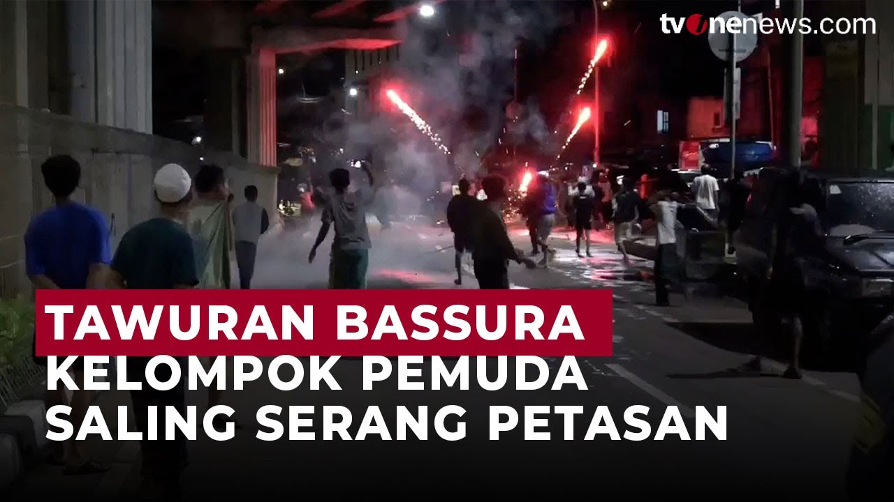 Tawuran di Bassura Pecah, Dua Kelompok Pemuda Saling Serang saat Dini Hari | OneNews Update