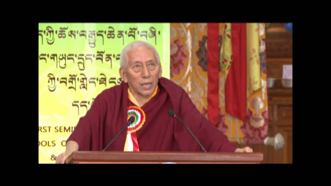 བོད་ཆོས་བརྒྱུད་ཆེན་པོ་བཞིའི་ཚོགས་འདུར་གསུང་བཤད་གནང་བ།