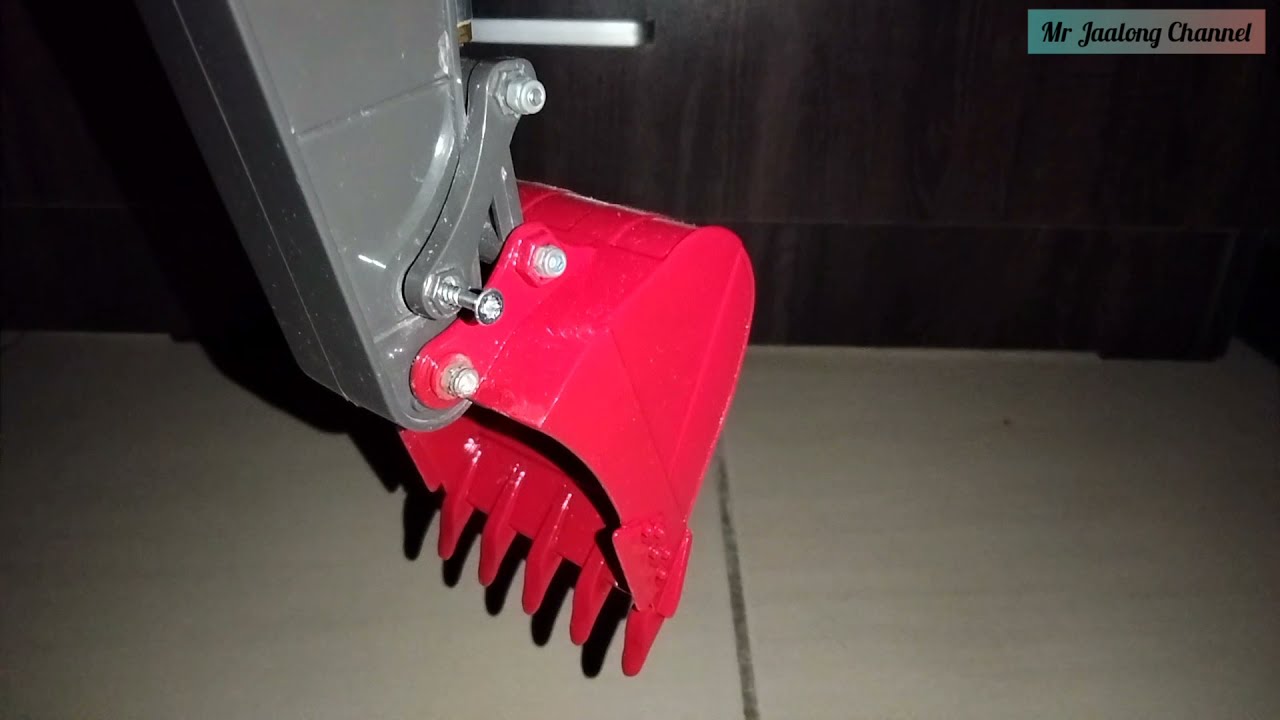 Excavator paint bucket | huina 1592 | spray paint | red colour | remote control toy | new bolt nut