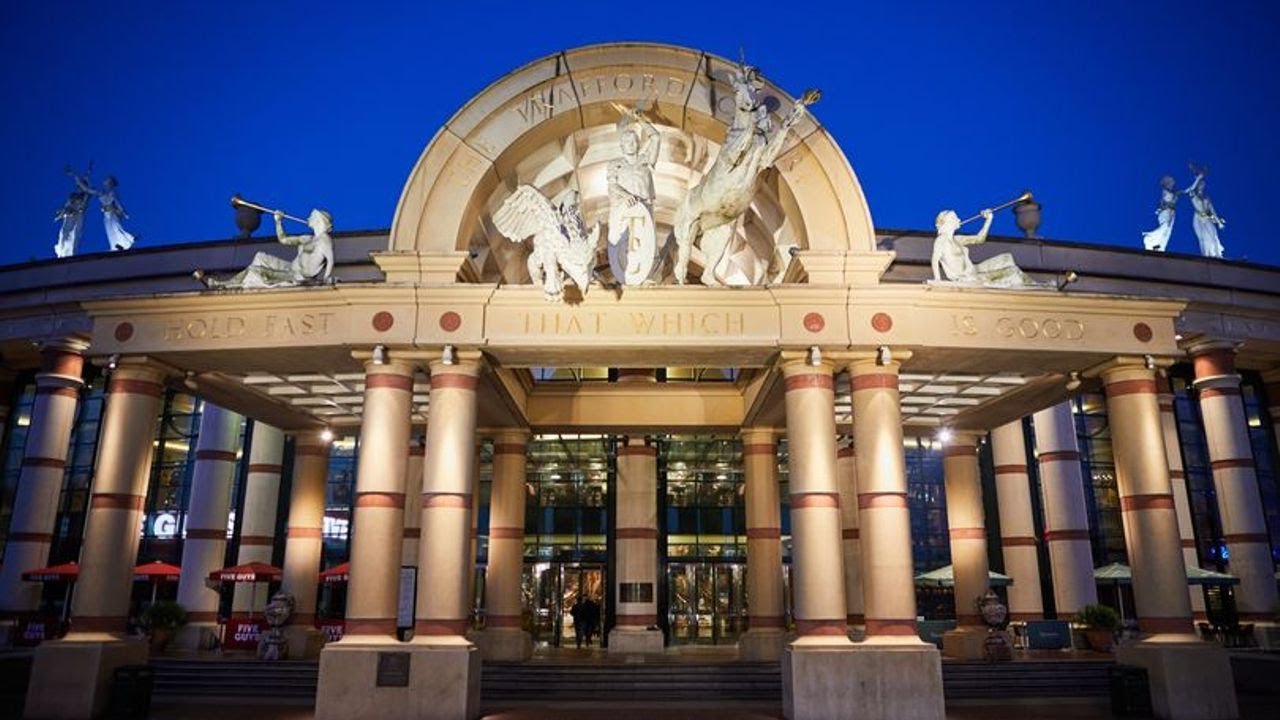 Black Friday 2017: Trafford Centre opening times, deals and parking