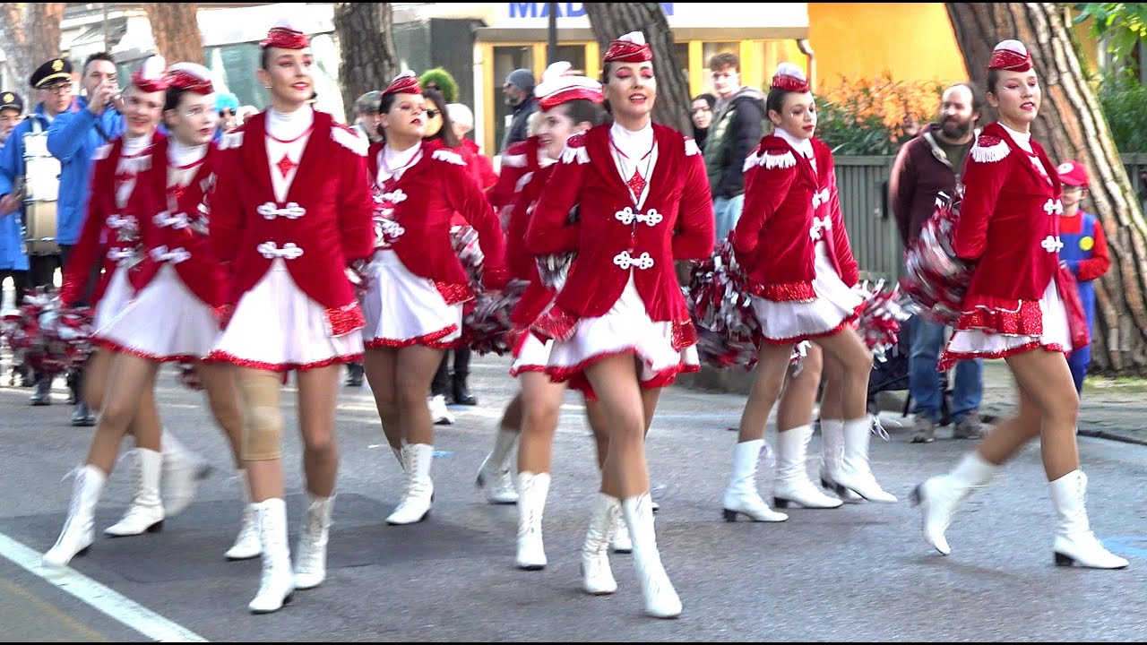 Sfilata dei carri allegorici di Carnevale - Jesolo 18 febbraio 2024 - by Giovanni Rosin - John