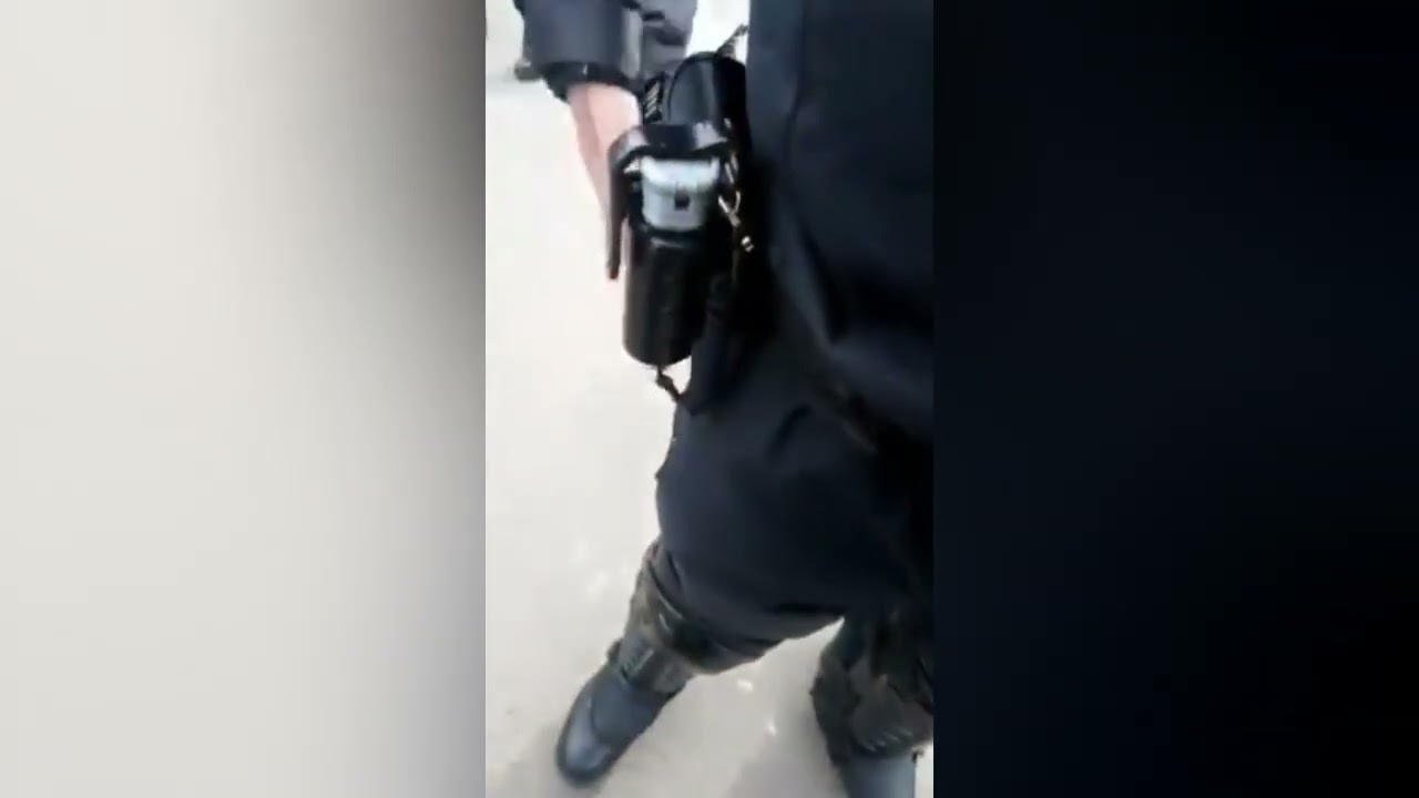 Brigadier Koops in overleg met collega's 1