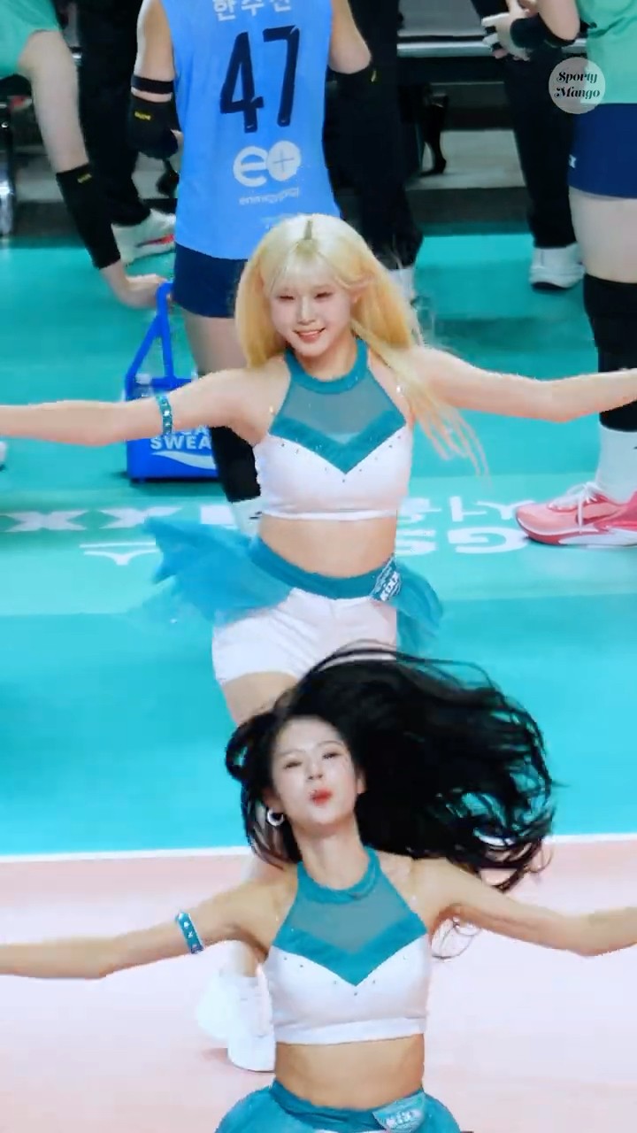 호다닥 달려와서 자리 잡고 준비하는 안혜지 치어리더