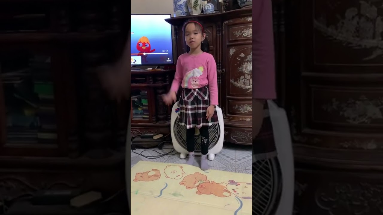 Bài mẫu Hello, what's your name?