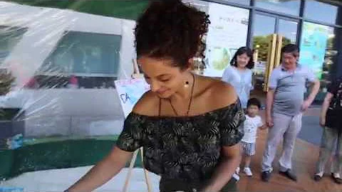 17Hua's Giant Canvas Eiffel Tower Mural