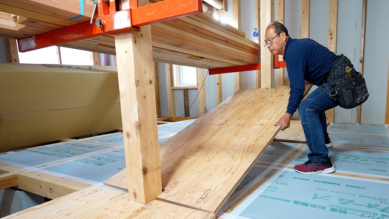 Carpenter Lays the Subfloor and Locks Up the House | New Build Season 7 Part 2
