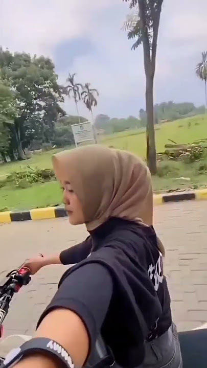 SI UKHTI CANTIK CRF SUPERMOTO GAS SANTUY#shorts#supermoto#ukhti#riding#modelmotorcantik#fypシ#feed