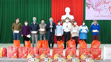 Hội Doanh nhân trẻ và Ngân hàng CSXH trao quà Tết cho người nghèo, học sinh có hoàn cảnh khó khăn