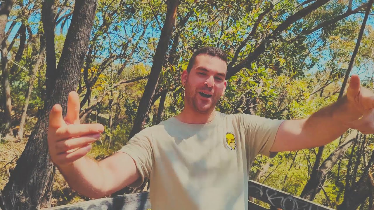Lemon Larry - Who's That (Official Music Video)