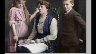Colorization of a black and white family old photo [Timelapse]