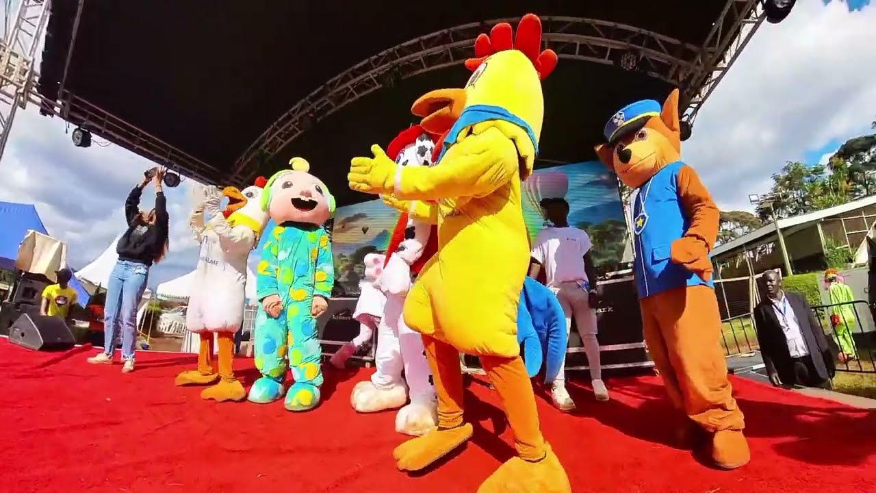 DJ Pierra Makena Bonke West and The Mascot Kenya at Akili Kids Festival #tbt  #shellcampaignday26