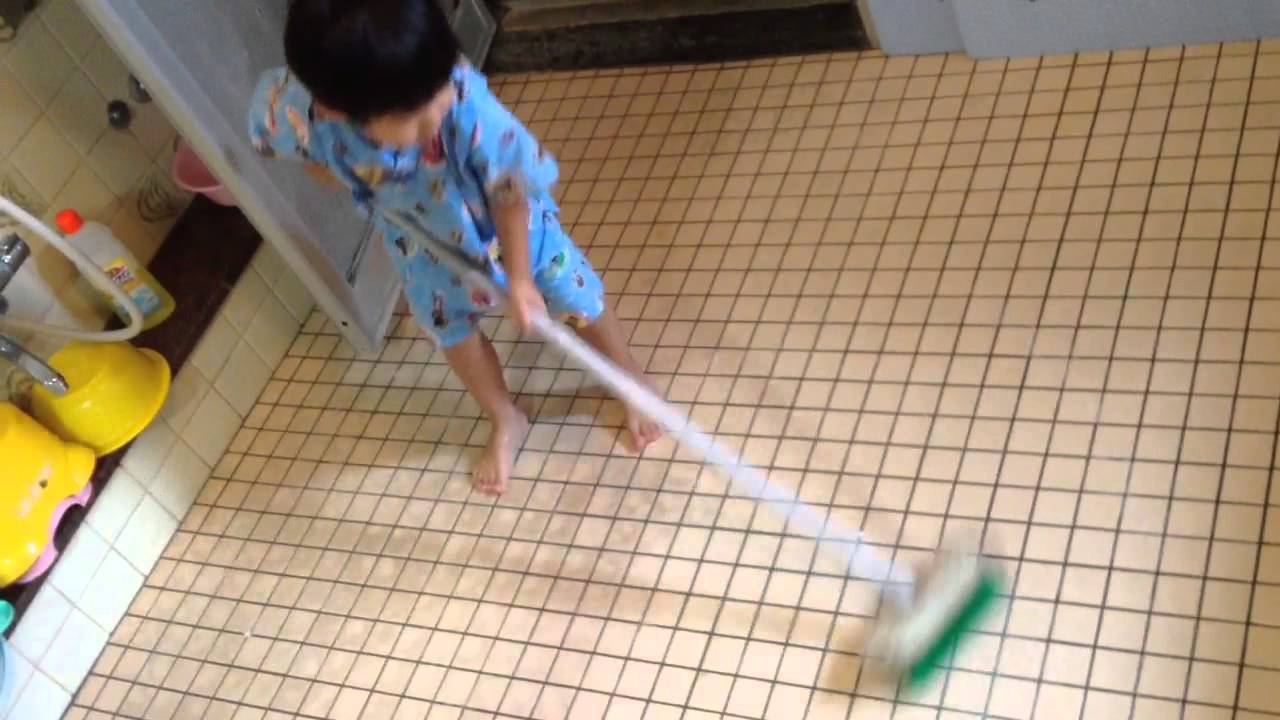 おさむ お風呂掃除 デッキブラシ編 Youtube