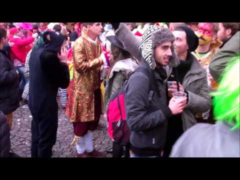 لاجئون سوريون يشاركون الألمان احتفالات الكرنفال في كولونيا