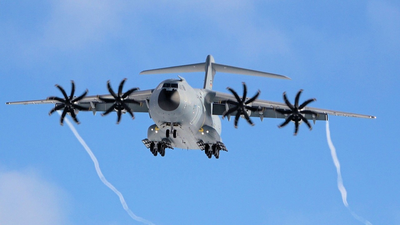 German Air Force - Airbus A400 - Landing - YouTube