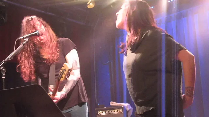 Laura Jane Grace w/ Billy the Kid - Borne on the F...