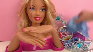 Barbie als Eiskönigin Frozen Elsa mit Kleid aus Intelligenter Knete | Violetta Schmink Pop-up Stage