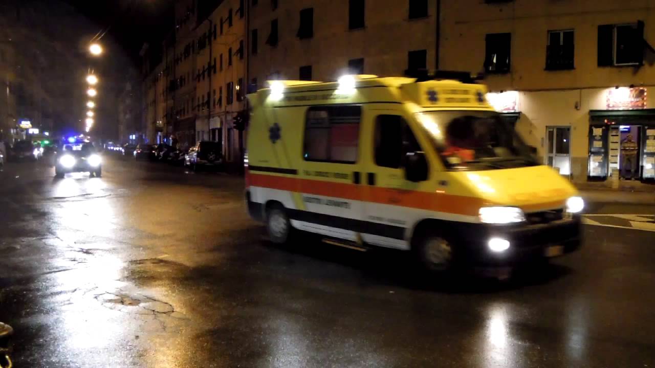 Corteo ambulanze in sirena 90x - 90 x ambulance "Christmas 