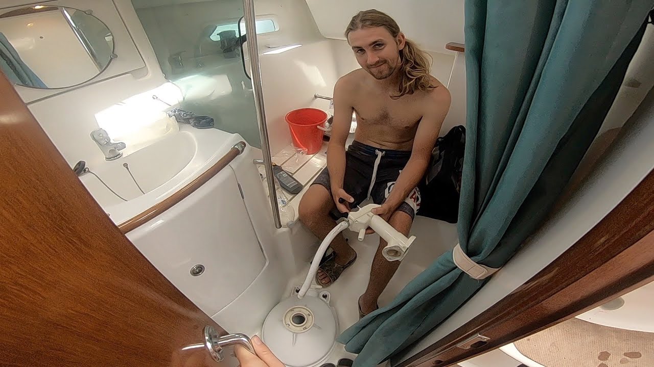 Lightening on a Sailboat - Cooking at Sea - Dragging Anchor - Yanmar Fuel Filter - Fix Marine Toilet