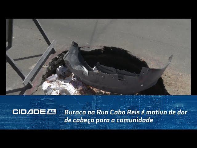 Buraco na Rua Cabo Reis é motivo de dor de cabeça para a comunidade