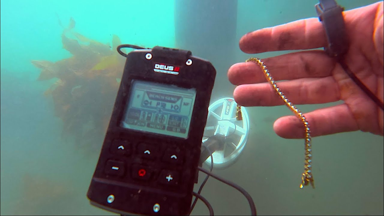 Металлоискатель под диско-клубом: поиск денег, ножей и ювелирных изделий