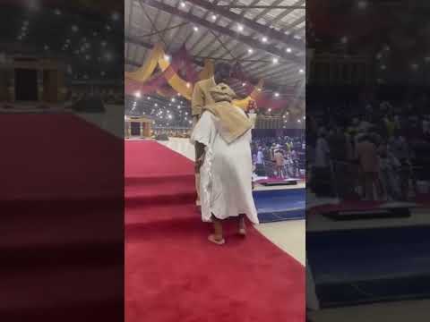 A heartfelt moment between Pastor Adeboye and his beloved wife #pastoradeboye #rccg #prophecy #jesus