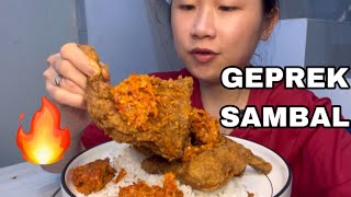 MAK JUDES ‼️PEDESNYA AYAM GEPREK SAMBAL DENGAN NASI HANGAT😍🔥  #jejezhuang #jejezhuangexplore