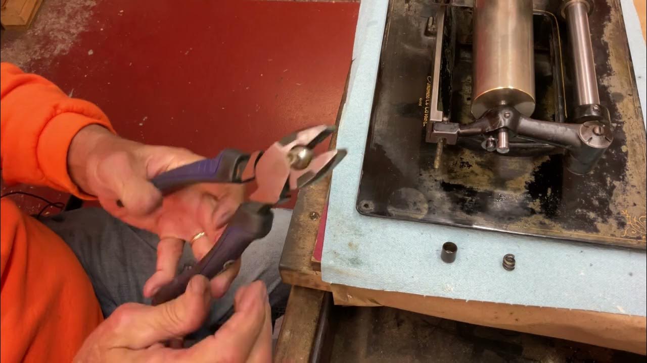 1194. How to tighten an Edison cylinder phonograph endgate lock YouTube