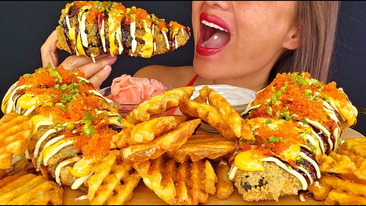 CRISPY CRUNCHY GIANT FRIED SUSHI POBLANO POPPERS & CARLS JR CRISSCUT FRIES ASMR MUKBANG OMAD MESSY