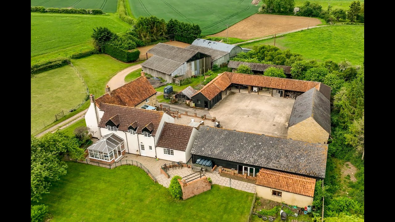 Real Estate Video Tour UK Inside a period, equestrian property on c.4acres in Bedfordshire