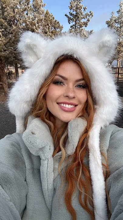Elly's Epic Clutch Moment: Model Brings the Heat!. #beauty #cosplay #biography