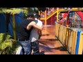 Gerardo Ortiz en Universal Studios con Oscarito