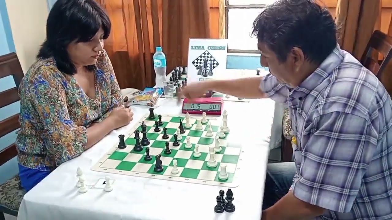 ♕ DEISY CORI VS JAIME GAMBOA (VISITA DE DEISY AL CLUB DE LIMA CHESS)