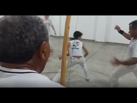 Capoeira oferece oportunidade para empresas adotarem atletas