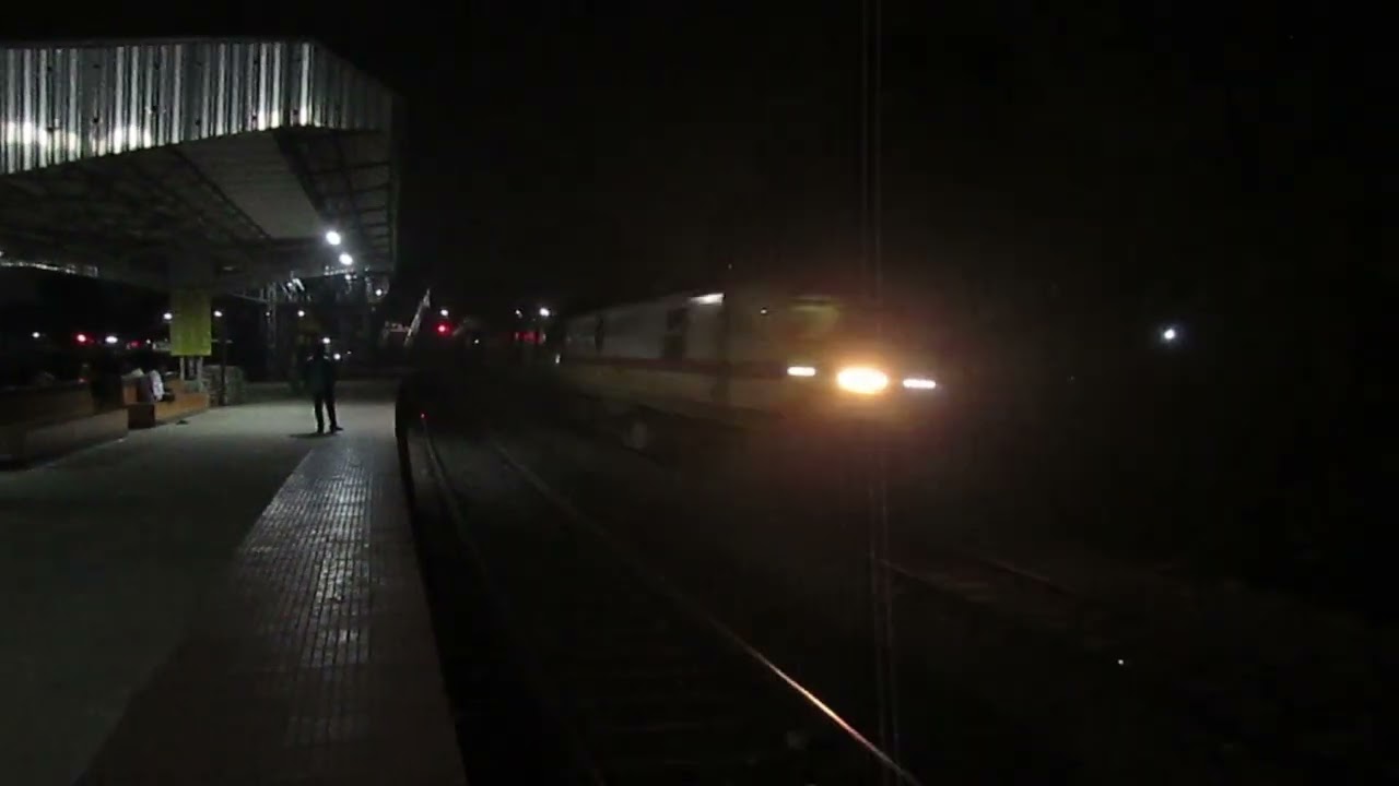 DANGEROUS HONKING WAP-7 YUVA EXPRESS SPEEDS ON CURVE